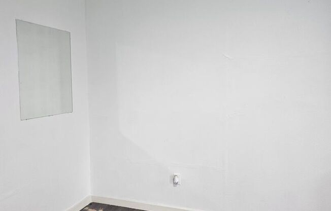 STUDIO APARTMENT NEAR DOWNTOWN!