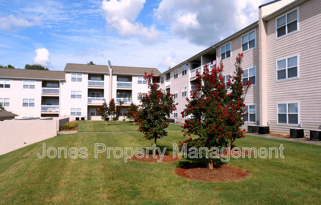 301 L COUNTRY CLUB DR NE