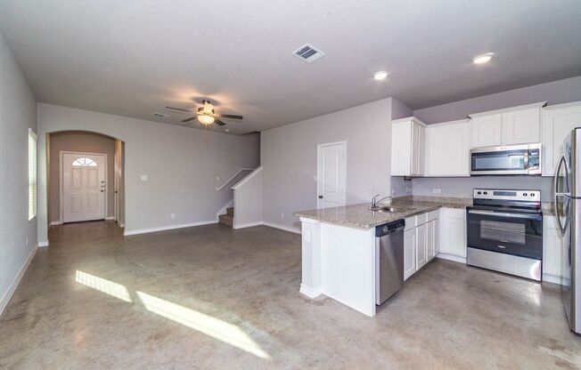 3 beds, 2.5 baths, $1,395, Unit Unit 2