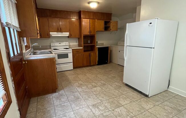 2 beds, 1.5 baths, 900 sqft, $1,440, Unit F-5