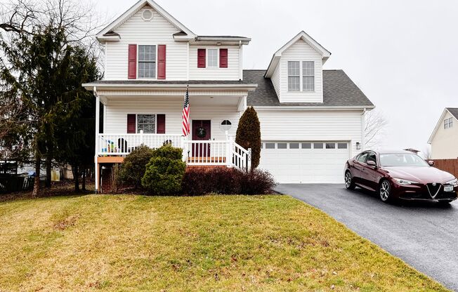 *RE-RENTAL AVAILABLE 11/14/25 * Quartz Counters! 3 Bedroom, 2.5 Bath House