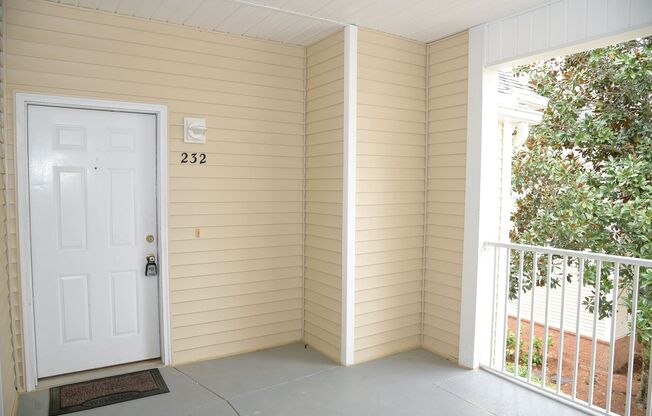 Charming Unit Close to the Pool!