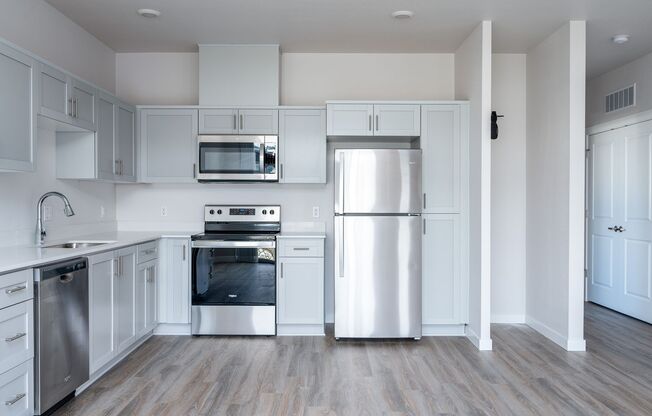 2 beds, 2 baths, 920 sqft, $2,395, Unit 40-301