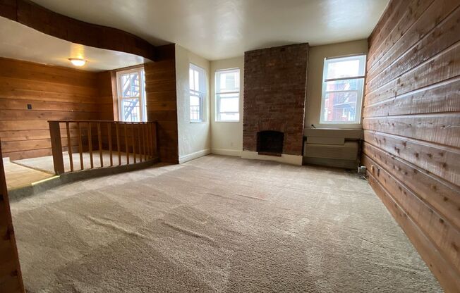 Spacious 1 Bedroom on Bates Street! Close to Pitt & Carlow! Call to Tour Today!!!