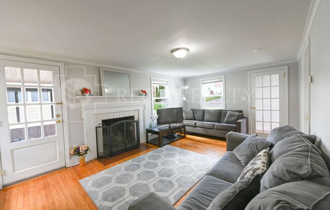 Charming single family home with 3 bedrooms!