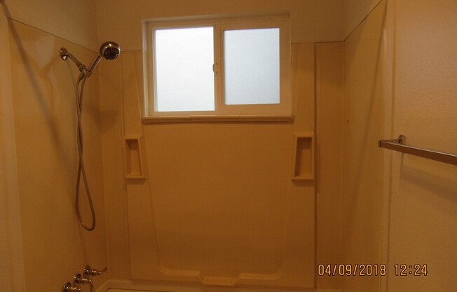2 beds, 1 bath, $1,500, Unit 333 Park Ave # 7