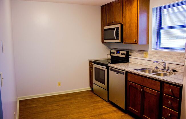 1 bed, 1 bath, 740 sqft, $895, Unit 11