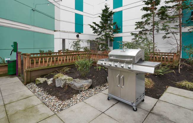 Courtyard Grilling Area
