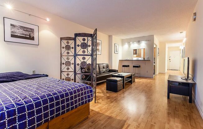 Studio, 1 bath, $3,400, Unit 4F