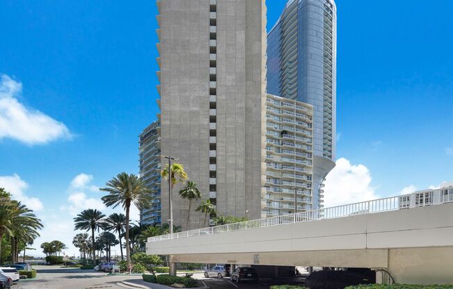 2 beds, 2 baths, $4,300, Unit unit 20H