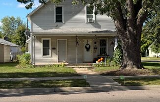 Great 2 bedroom, 1 bath duplex!