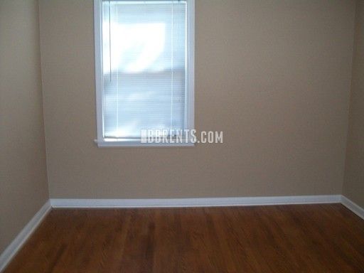 2 beds, 1 bath, $1,050