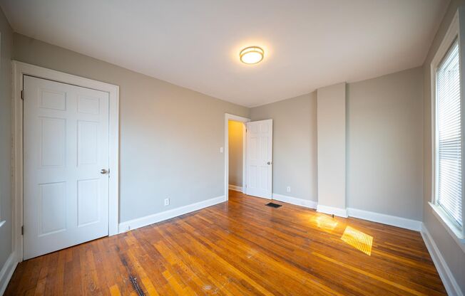 3 beds, 1 bath, $1,595, Unit 73M