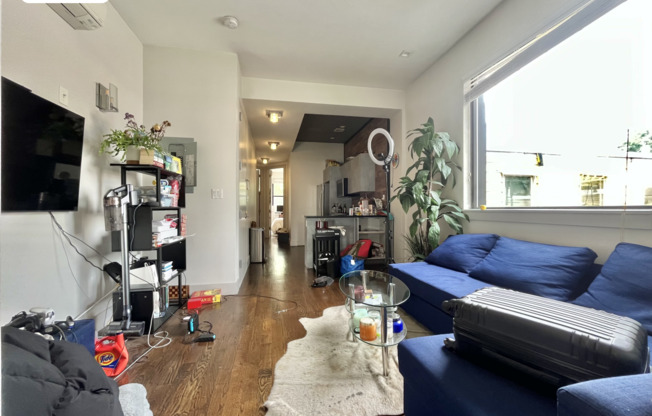 376 GRAHAM AVE