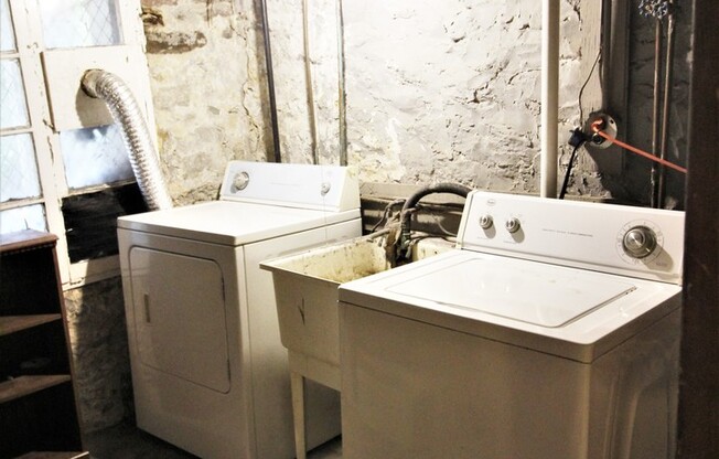 2026/2027 JHU Homewood Off-Campus 6bd/3ba house w/ W/D. Available 6/6/2026