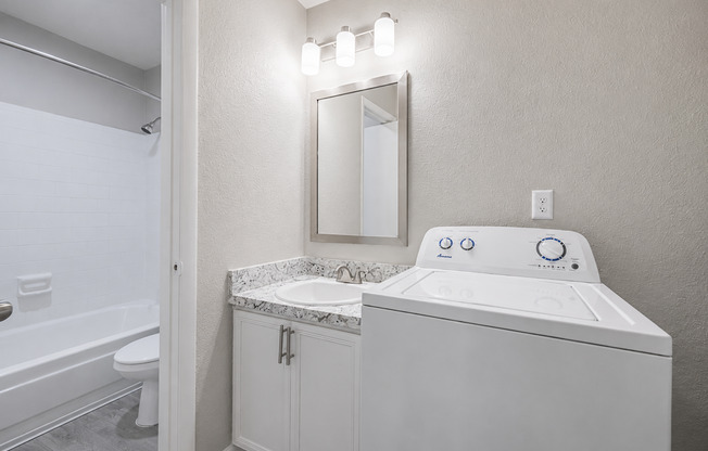 2 beds, 1 bath, 805 sqft, $1,100, Unit S251