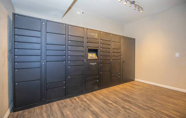 A room with a row of lockers and a sign that says "U-VIX".