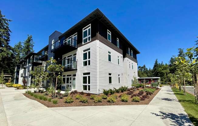 Outside Walking Path at Commons on the Tualatin River, Tualatin, OR, 97062