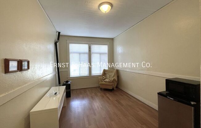 422 1/2 E BROADWAY AVE