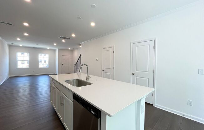 Newly Built 2BD, 2.5BA Apex Townhome in an HOA Community Near RDU Airport, RTP, and Fenton