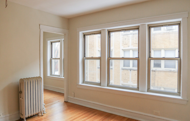 1365 W GREENLEAF