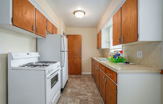 AVAILABLE IN AUGUST! 3 Bedroom, 1 Bath Single Family Home