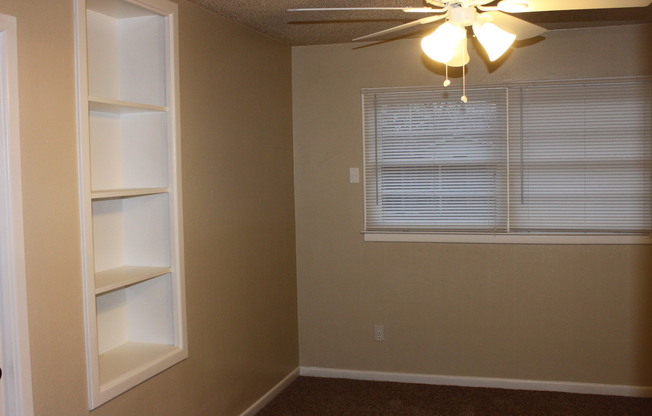 3 beds, 2 baths, $1,100