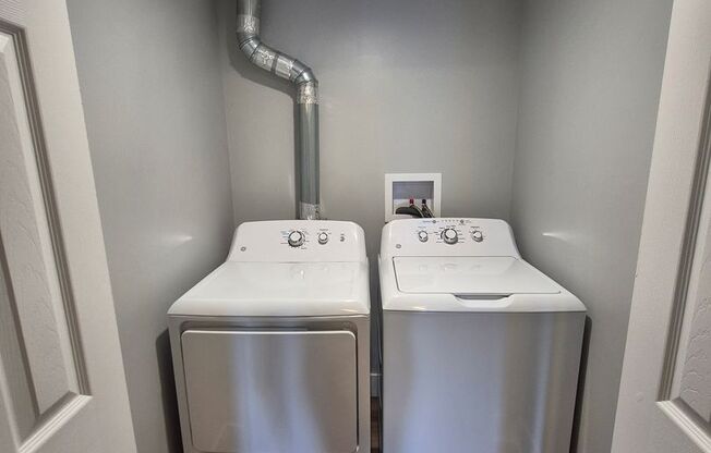 2 beds, 1 bath, 750 sqft, $2,199, Unit 5641 Hobart St. #B4