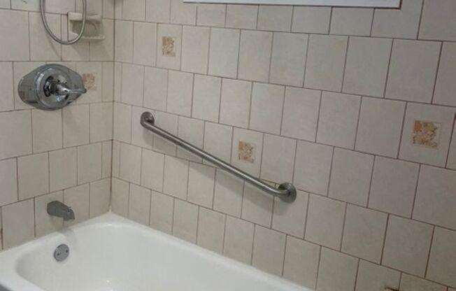 673 Lawelawe St.   Aina Haina 2-bedroom.