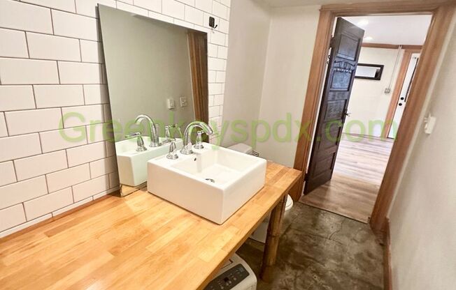 4725 to 4727 NE 10th Ave