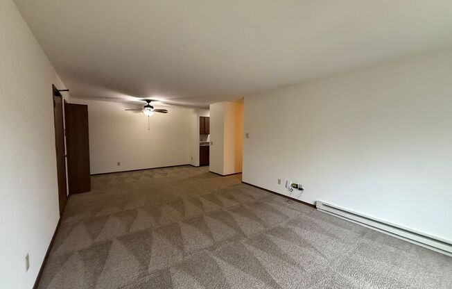 2 beds, 1 bath, 965 sqft, $1,675, Unit 7740CG