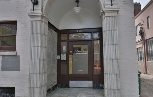 Studio, 1 bath, 350 sqft, $1,100, Unit Q