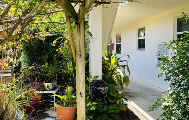 1609 S Federal Hwy Lake Worth, FL 33460