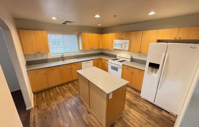 Beautiful 3 Story 4Bed/3.5/2Car residence located in the Tapestry Community