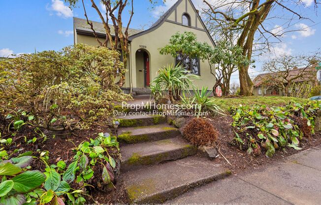 Charming 3-Bedroom Home in Overlook Neighborhood - Your Perfect Home Awaits!