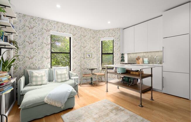 295 W 11 ST