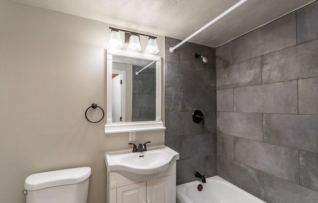 Studio, 1 bath, 425 sqft, $606, Unit Unit 318