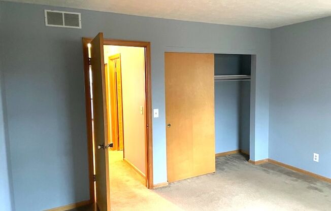 2 beds, 1 bath, 1 sqft, $995, Unit 556