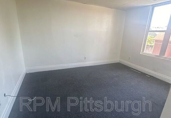 2 beds, 1 bath, $1,300