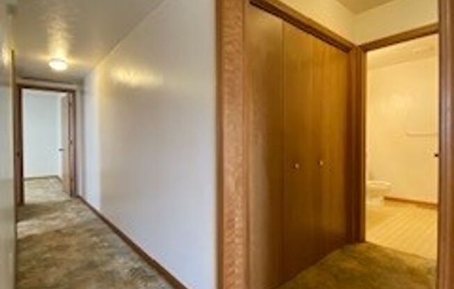 2 beds, 1 bath, $895, Unit APT. 3