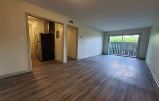 2 beds, 1 bath, 980 sqft, $1,650, Unit A10