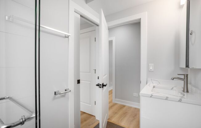 3 beds, 1 bath, 524 sqft, $1,995, Unit 1558.5-3S