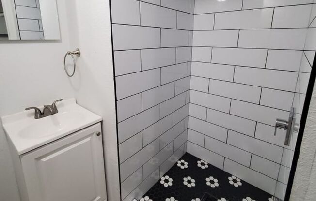 Studio, 1 bath, 400 sqft, $995, Unit 1213 - 21