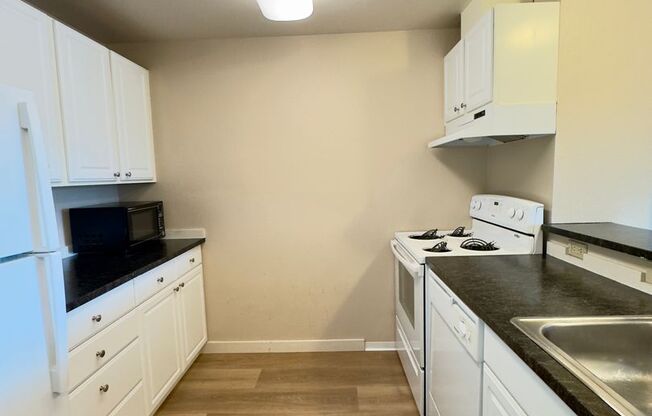 1 bed, 1 bath, 572 sqft, $1,675, Unit 108