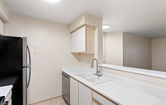 2 beds, 2 baths, 980 sqft, $2,300, Unit SR307