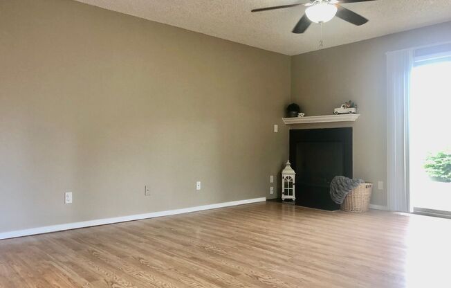 3 beds, 1.5 baths, 1,000 sqft, $1,995, Unit 18