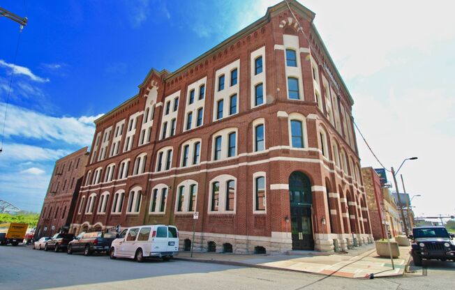 1 bed, 1 bath, 682 sqft, $1,225, Unit 106