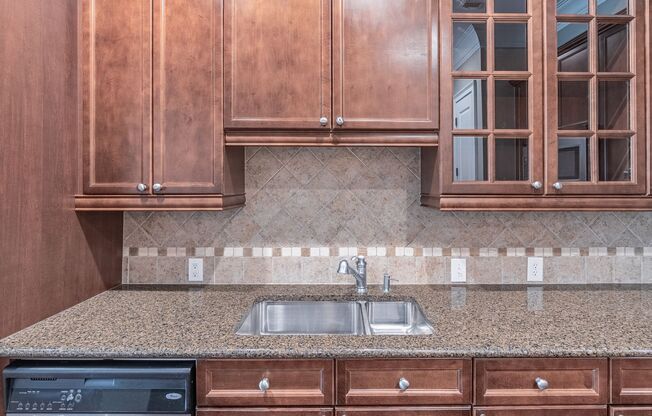 Excellently maintained 1 bedroom, 1.5 bathroom condo at The Park at East Paces in Buckhead