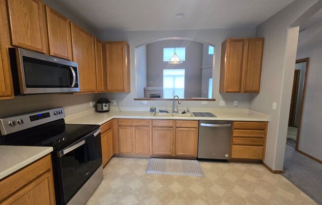Bright and open Condo, walking distance to N-line Light Rail