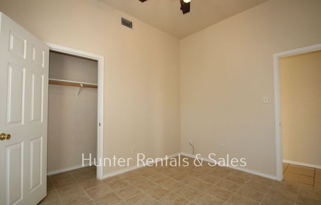 3 beds, 2 baths, $1,295